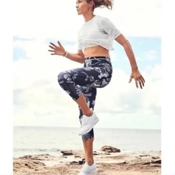 Athleta Floral Sonic Capri Navy Size XXS - Picture 2 of 5